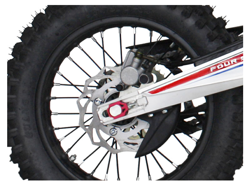 NEUMÁTICO Trasero de 90/100-14”.